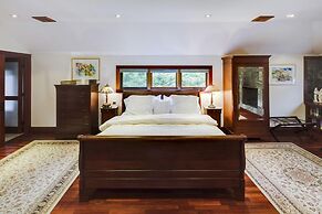 East Hampton Art House Bed & Breakfast