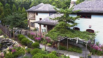 East Hampton Art House Bed & Breakfast