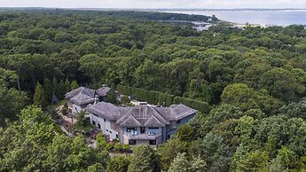 East Hampton Art House Bed & Breakfast