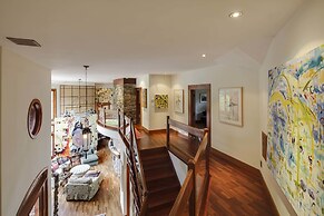 East Hampton Art House Bed & Breakfast