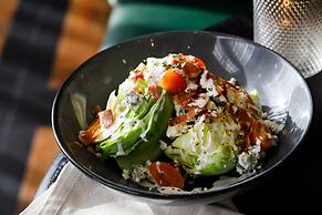 Cyrus Hotel, Topeka, a Tribute Portfolio Hotel