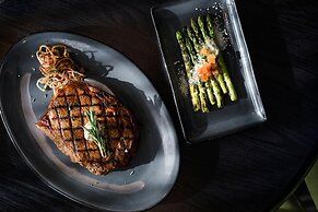 Cyrus Hotel, Topeka, a Tribute Portfolio Hotel