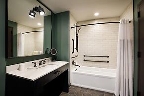 Cyrus Hotel, Topeka, a Tribute Portfolio Hotel