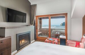 Headlands Coastal Lodge & Spa