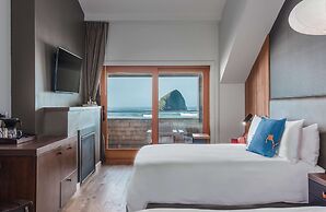 Headlands Coastal Lodge & Spa