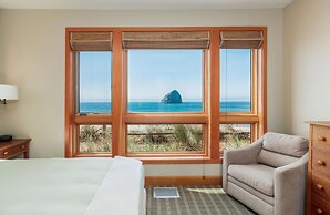 Headlands Coastal Lodge & Spa