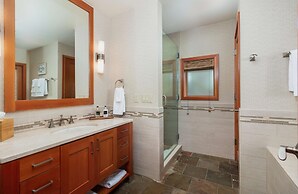 Headlands Coastal Lodge & Spa