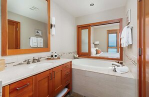 Headlands Coastal Lodge & Spa