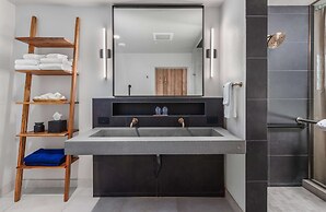 Headlands Coastal Lodge & Spa