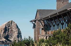 Headlands Coastal Lodge & Spa