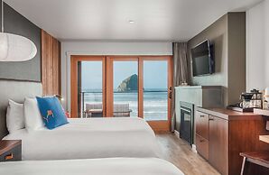 Headlands Coastal Lodge & Spa