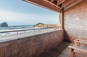 Headlands Coastal Lodge & Spa