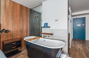 Headlands Coastal Lodge & Spa