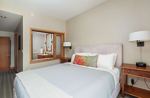 Headlands Coastal Lodge & Spa