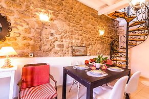 Nina's Traditional House by Estia