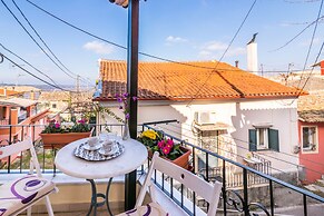 Nina's Traditional House by Estia