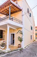 Nina's Traditional House by Estia