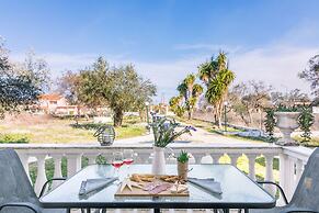 Lamda Apartments by Estia