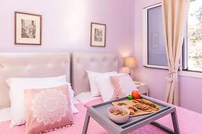 Lamda Apartments by Estia