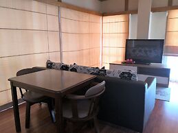 Choke-Set-Thee House