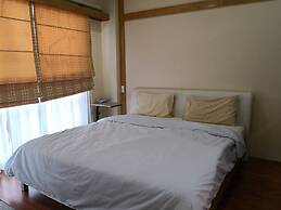 Choke-Set-Thee House