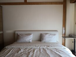 Choke-Set-Thee House