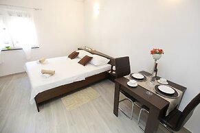 Deluxe Mkc Apartments