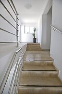 Deluxe Mkc Apartments