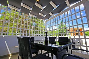 Deluxe Mkc Apartments