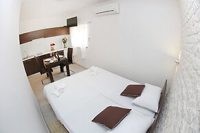 Deluxe Mkc Apartments