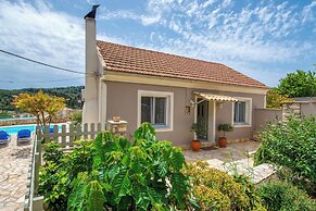 Loggos Seaview Cottage with Pool by Konnect