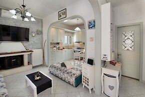 Loggos Seaview Cottage with Pool by Konnect