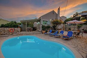 Loggos Seaview Cottage with Pool by Konnect