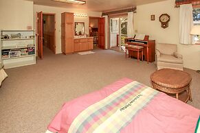 The Treehaus 6 Bedroom Home by RedAwning