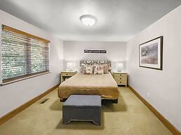 Telemark Ski . 5 Bedrooms. Sleeps 12 Home by RedAwning