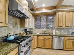 Telemark Ski . 5 Bedrooms. Sleeps 12 Home by RedAwning