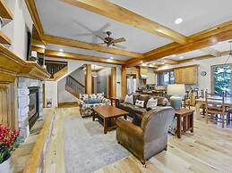 Telemark Ski . 5 Bedrooms. Sleeps 12 Home by RedAwning