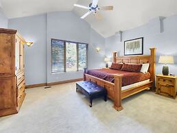 Telemark Ski . 5 Bedrooms. Sleeps 12 Home by RedAwning