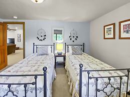 Telemark Ski . 5 Bedrooms. Sleeps 12 Home by RedAwning