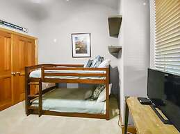 Telemark Ski . 5 Bedrooms. Sleeps 12 Home by RedAwning