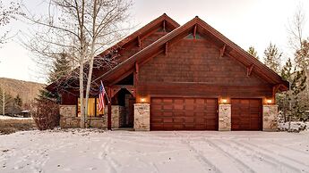Telemark Ski . 5 Bedrooms. Sleeps 12 Home by RedAwning