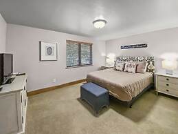 Telemark Ski . 5 Bedrooms. Sleeps 12 Home by RedAwning