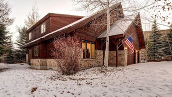 Telemark Ski . 5 Bedrooms. Sleeps 12 Home by RedAwning