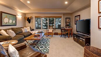 Telemark Ski . 5 Bedrooms. Sleeps 12 Home by RedAwning