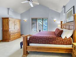 Telemark Ski . 5 Bedrooms. Sleeps 12 Home by RedAwning