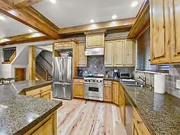 Telemark Ski . 5 Bedrooms. Sleeps 12 Home by RedAwning