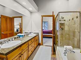 Telemark Ski . 5 Bedrooms. Sleeps 12 Home by RedAwning