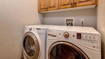 Telemark Ski . 5 Bedrooms. Sleeps 12 Home by RedAwning