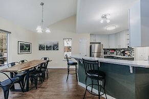 62sl - Hot Tub - Wifi - Fireplace - Pets Ok 3 Bedroom Home by Redawnin