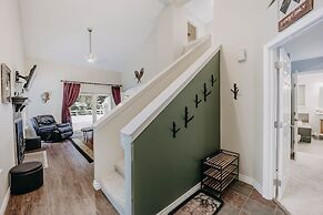 62sl - Hot Tub - Wifi - Fireplace - Pets Ok 3 Bedroom Home by Redawnin